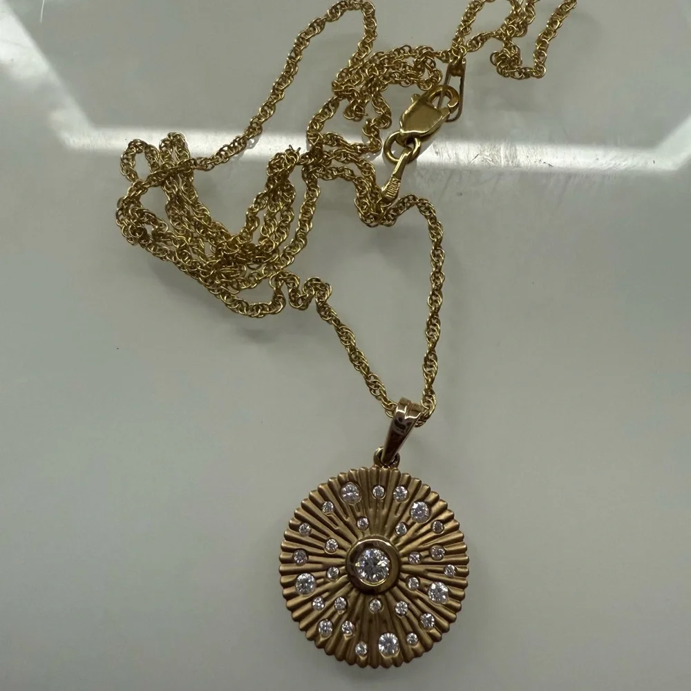 14k round disc pendant necklace - Picture 1 of 6